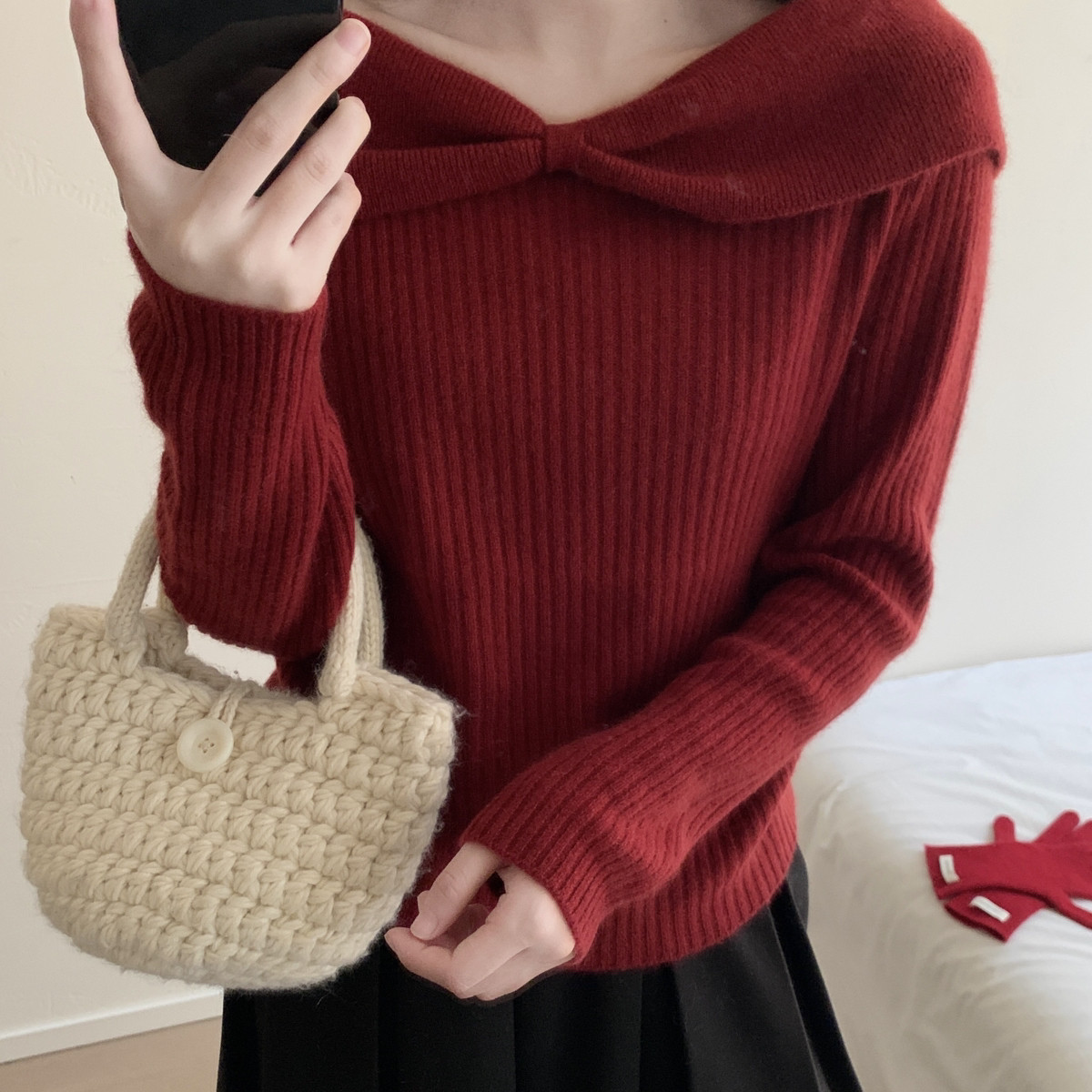 MUUTIS牧缇-系一字领气质女人蝴蝶结贝熊绒针织衫