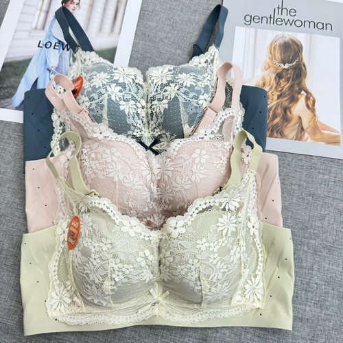 8523乳胶棉小胸聚拢无钢圈收副乳无磁一体杯蕾丝文胸无痕零压胸罩