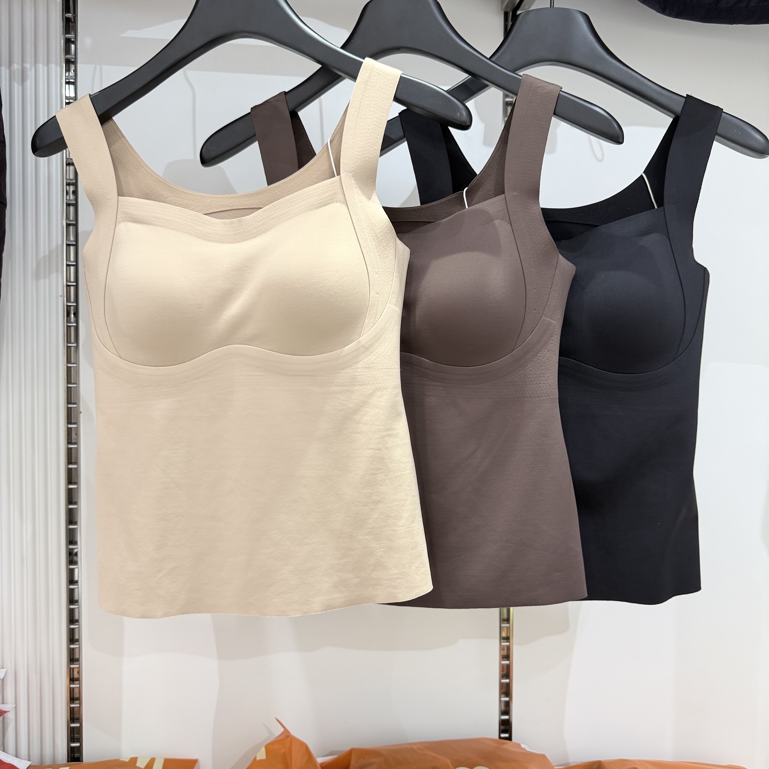 美月馨8096磨毛提拉暖绒美背吊带胸垫一体杯内搭外穿保暖背心女