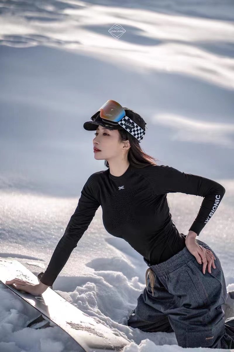 0猫眼黑女户外登山徒步冬季滑雪长袖保暖速干衣