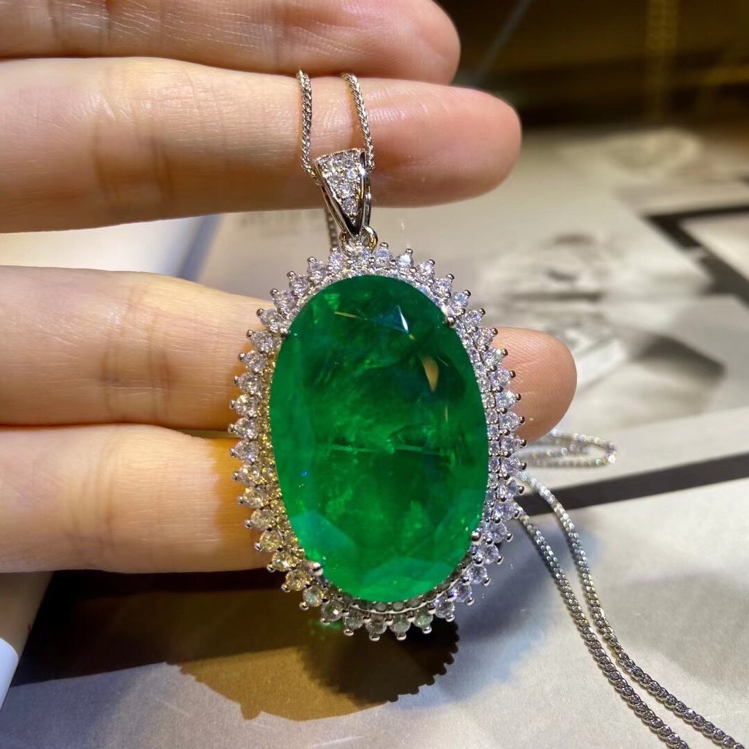 高仿祖母绿绿宝石吊坠经典戴妃款超大颗欧美大宝石吊坠配送链子