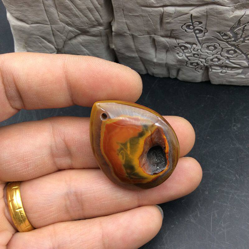 纯天然聚宝盆玛瑙水滴挂坠