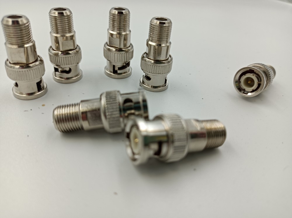 BNC公头转F母头 转换头转换器 F连接器。