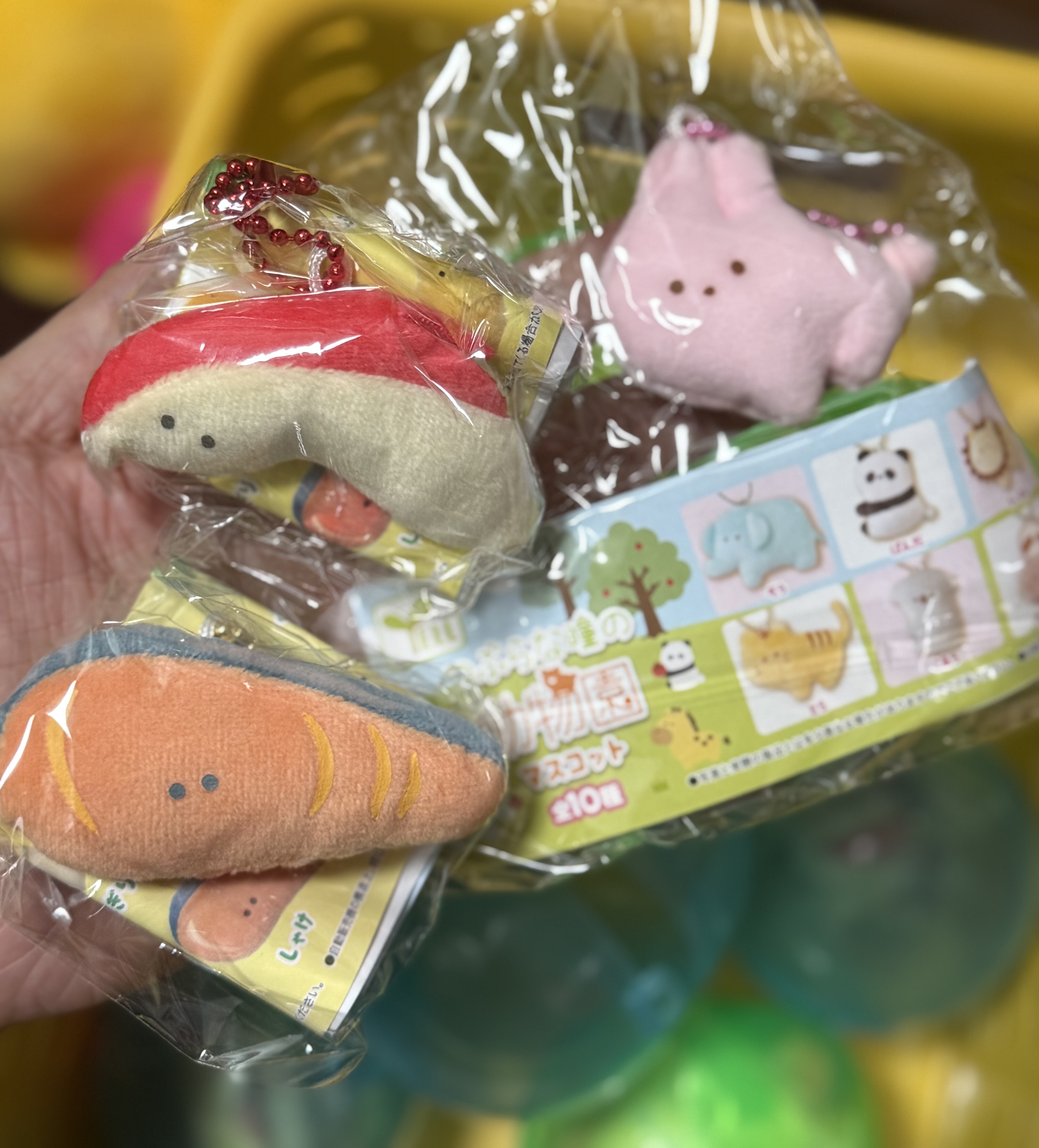 正版现货YELL扭蛋毛绒小眼睛动物小兔三文鱼挂件饰品