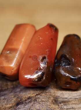 南亚千年 坎贝古珠 红色棱形玛瑙管珠三颗22x10老伤老裂 包老好价