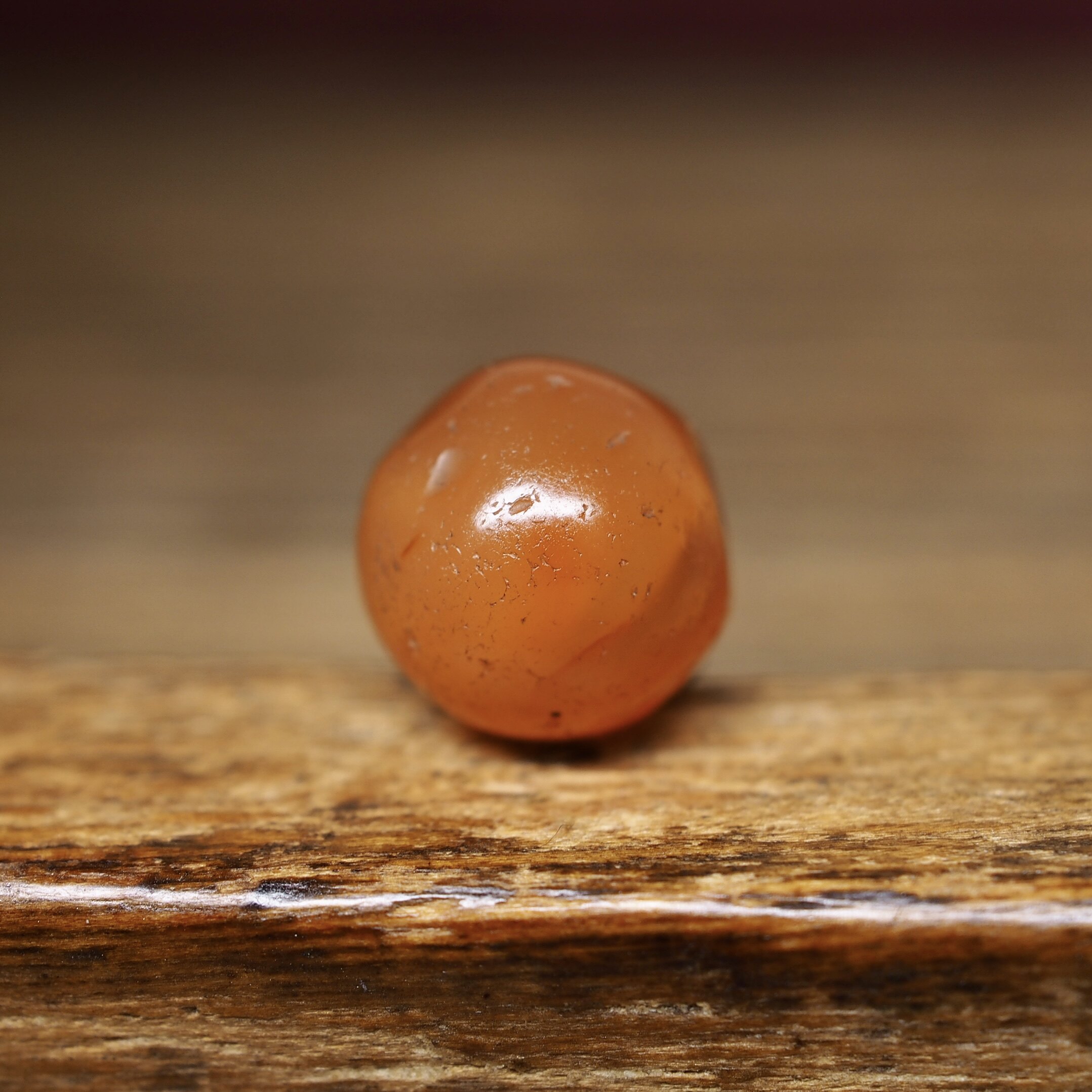 西亚千年红玉髓糖球玛瑙珠12.8-13.5 一侧孔道有个瑕疵 包老 好价