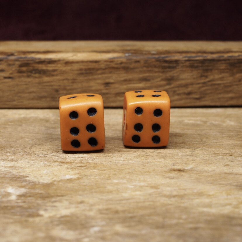 西藏百年橙色老料器骰子两枚 老赛璐璐密胺 皮壳熟美 磨损到位