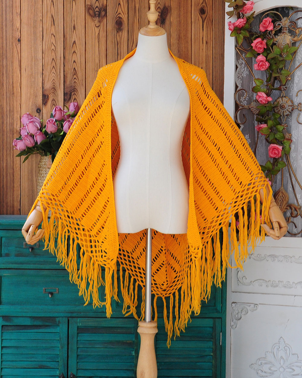 A复古甜美森女系纯羊毛纯手工钩流苏三角大披肩秋冬外搭镂空围脖