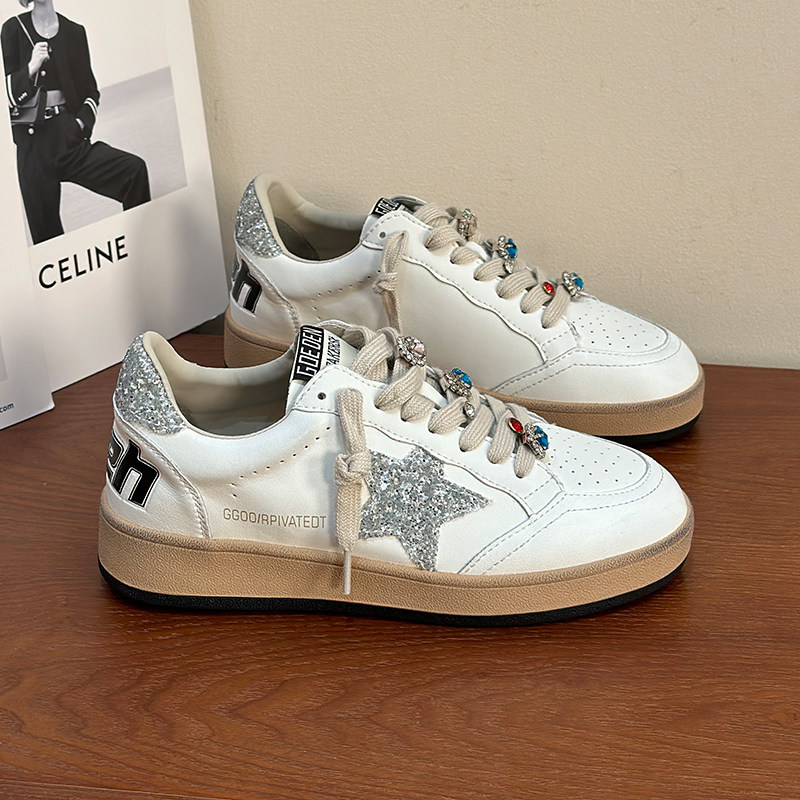 真皮复古星星百搭板鞋女款2026春季新款厚底水钻小白鞋休闲运动鞋