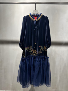 （新月）红标了然琳烺2025早秋真丝绒刺绣宽松气质藏蓝色连衣裙