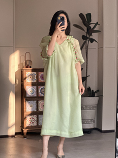 （一半）琳烺红标了然2026春夏浅绿色真丝提花v领短袖气质连衣裙