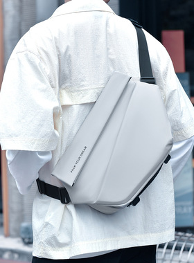 机能单肩包包男士斜挎通勤包日韩高级感邮差包潮运动工装骑行背包