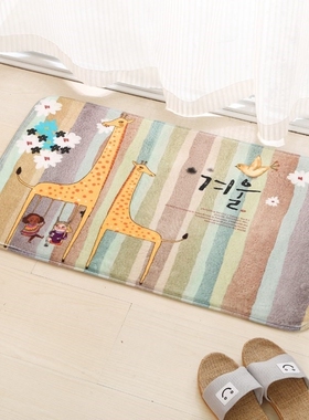 The bedrooms at the door of the toilet mats entered the door