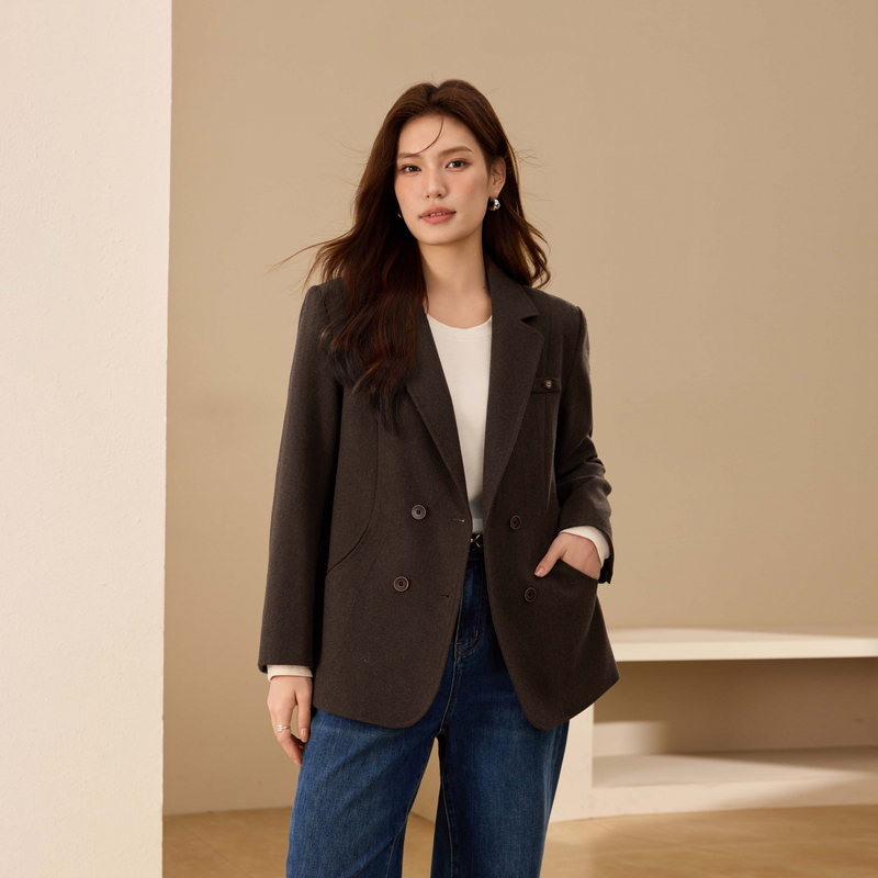 纤莉秀绵羊毛混纺双排扣西装