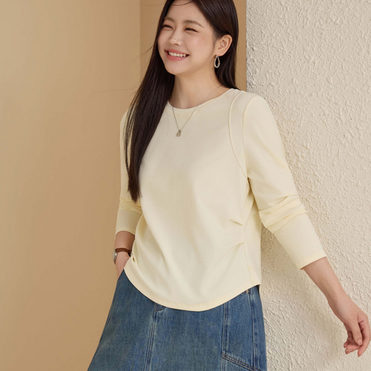 纤莉秀简约百搭压褶圆领长袖T恤