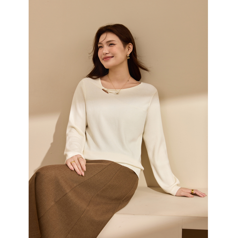 纤莉秀设计感镂空领口针织衫