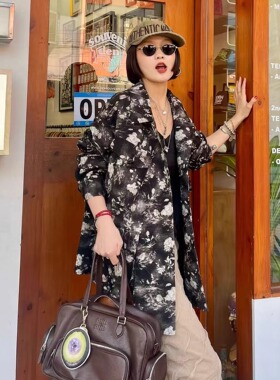 巴恩风时髦腔调印花褶皱工装外套女宽松慵懒多口袋重工廓形夹克