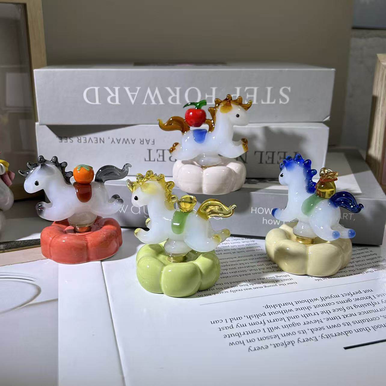 新年可爱小马造型琉璃装饰摆件家居桌面工艺品手工创意礼物