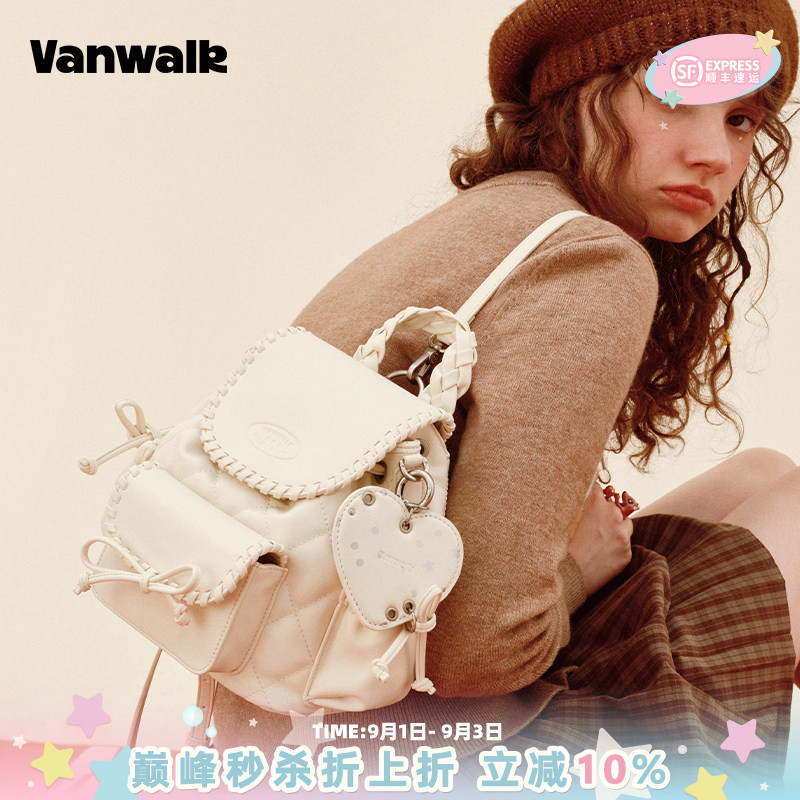 VANWALK/出走小众波点女生双肩包图片