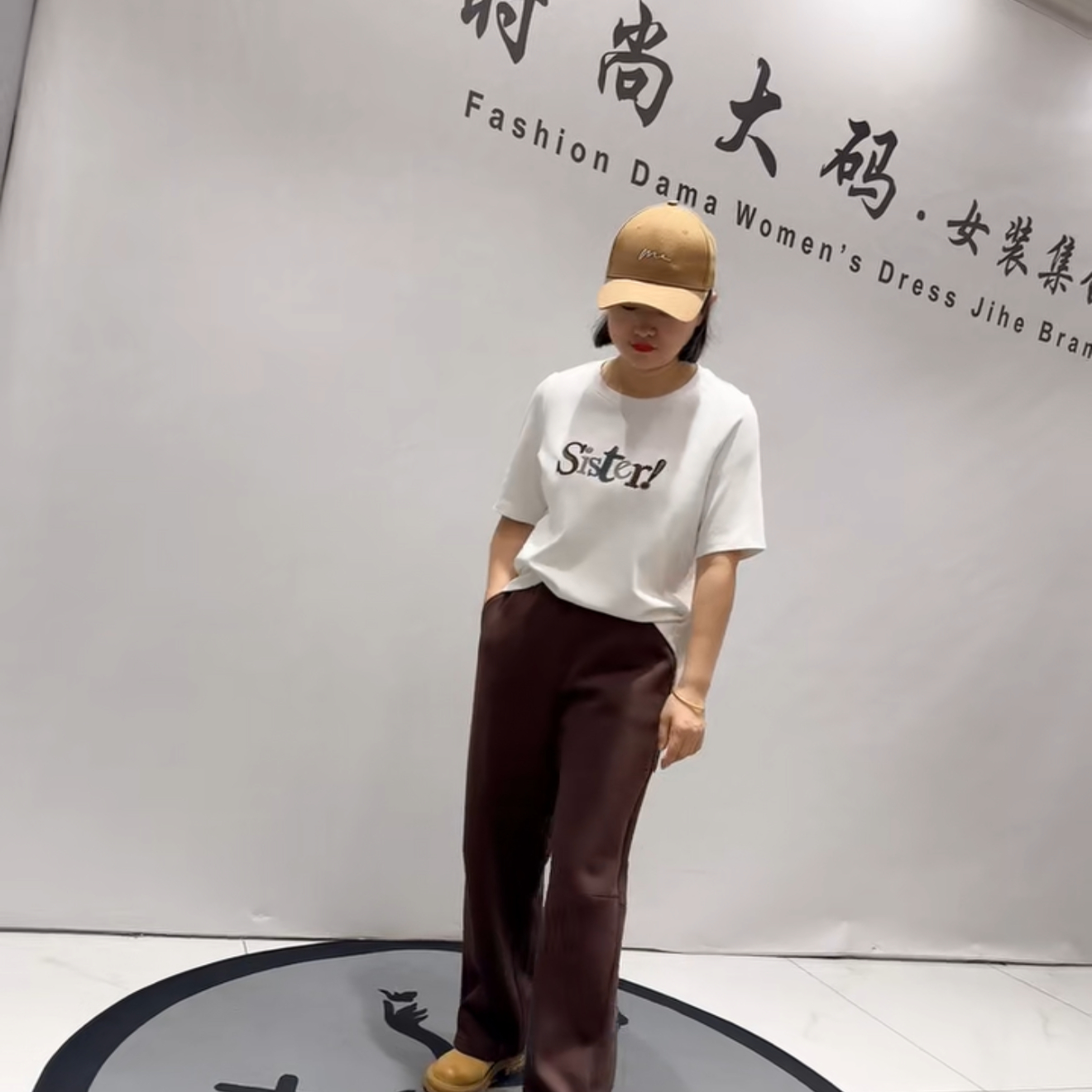 1189女权贵族2026春新款加肥加大码女装减龄百搭刺绣半袖T恤小衫