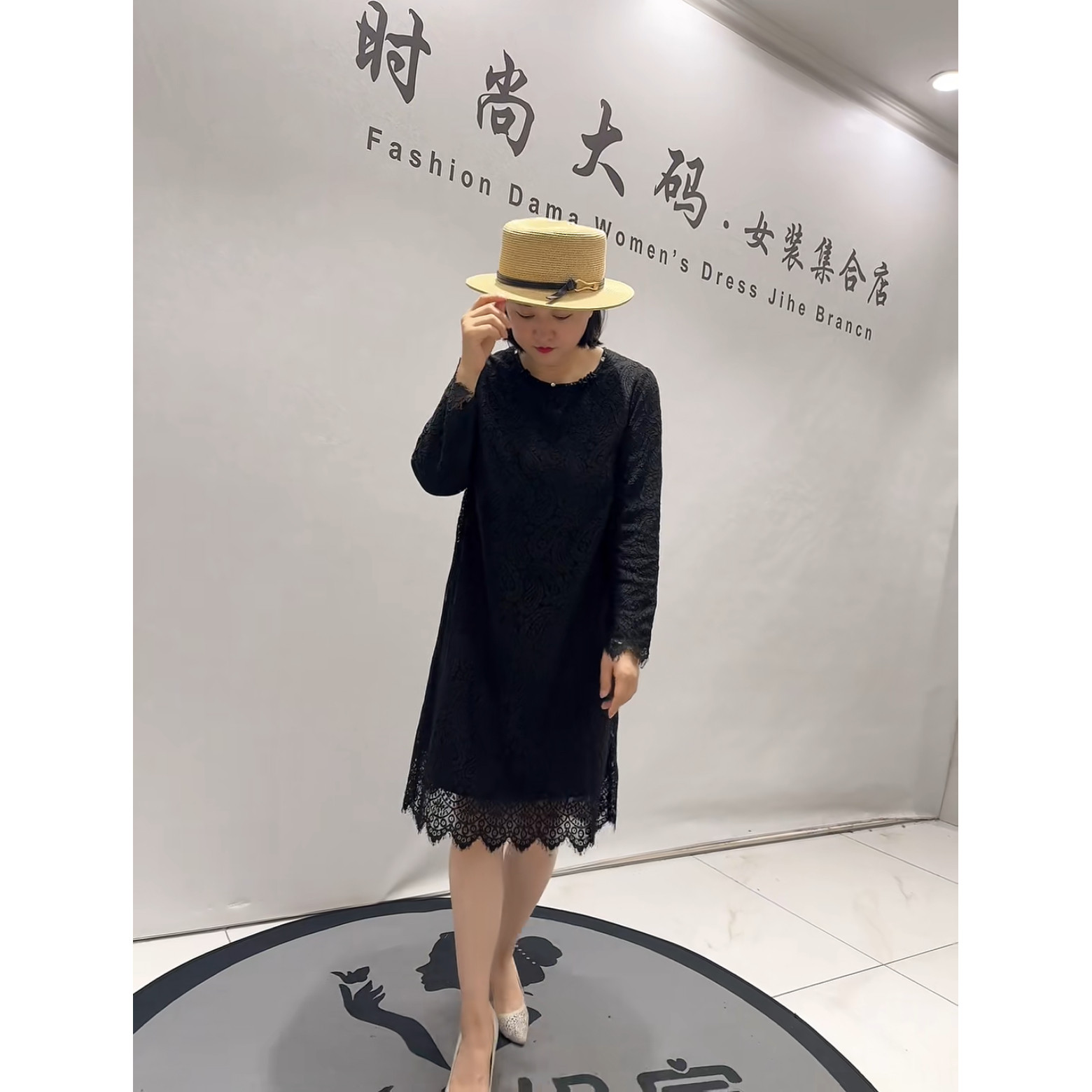 5303芮娜依莲秋季新款加肥加大码女装通勤立体剪裁蕾丝连衣裙子