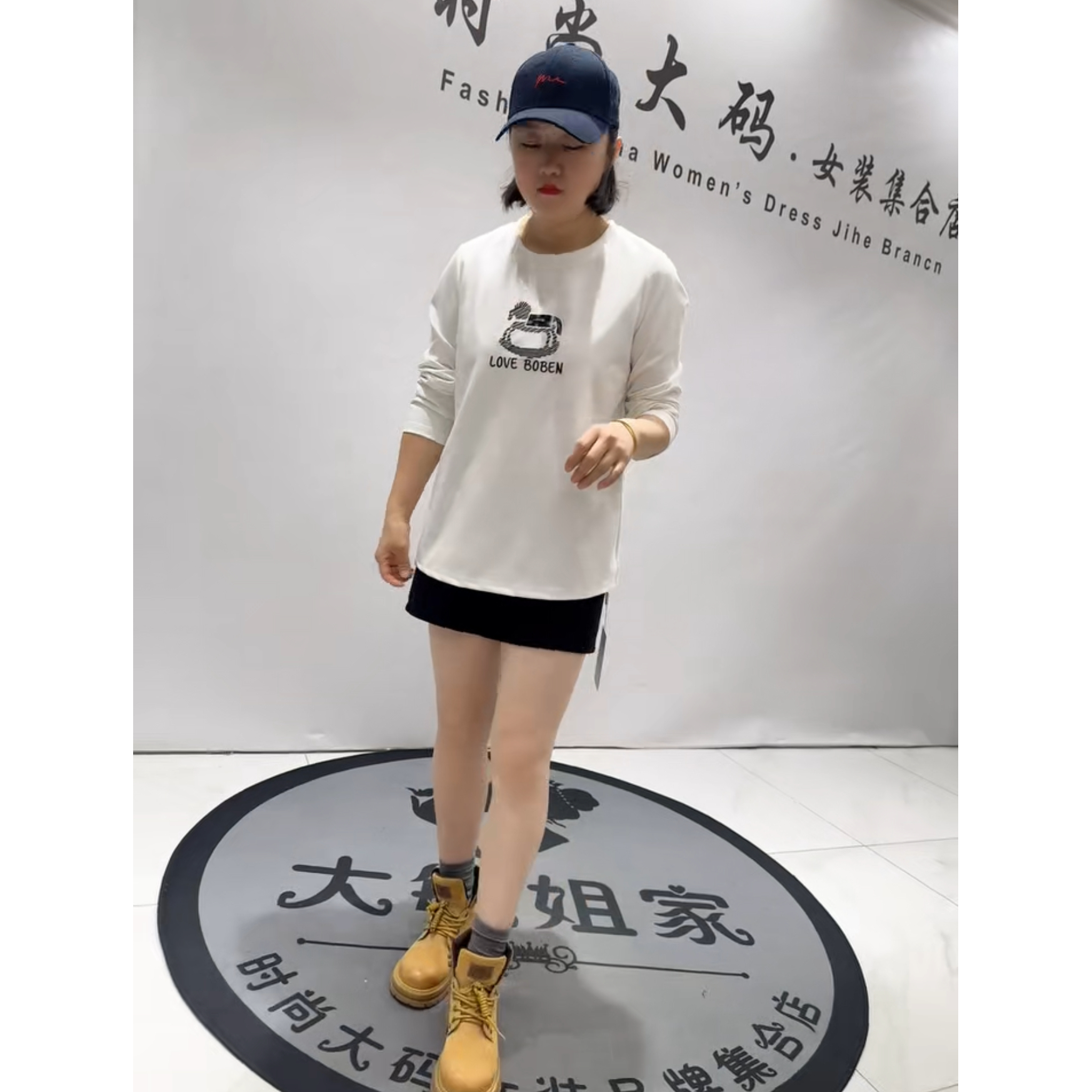 1625女权贵族2026春新款加肥加大码女装减龄百搭刺绣上衣卫衣小衫