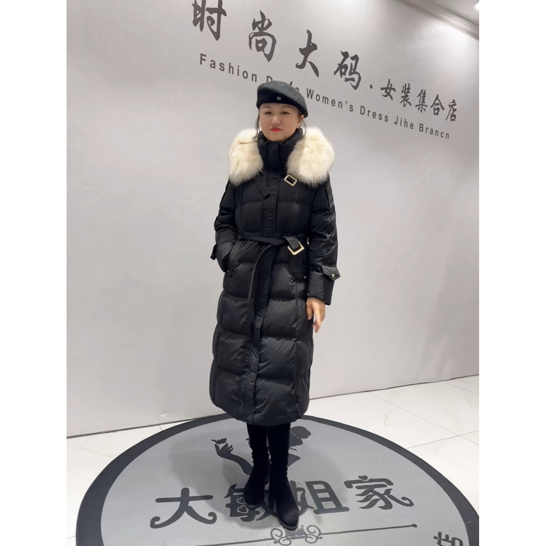 9023芮娜依莲冬新款加肥大码女装通勤立体剪裁长款连帽90绒羽绒服