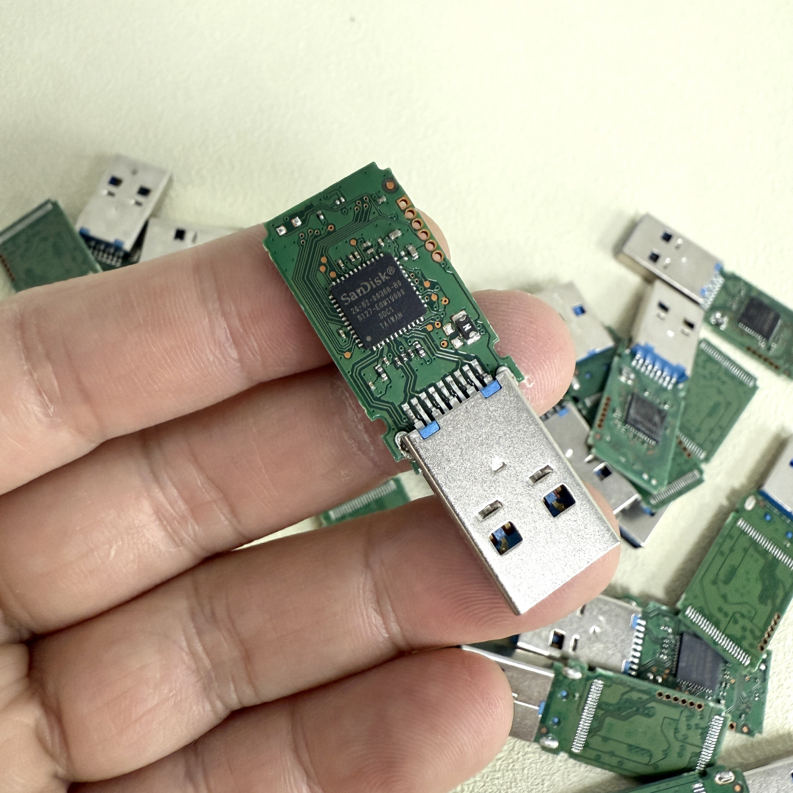 U盘主控板 闪迪主控 内存颗粒被取掉了 不包好坏处理,电子元器件市场,PCB电路板/印刷线路板,淘宝优惠券,粉丝福利购,淘宝优惠卷