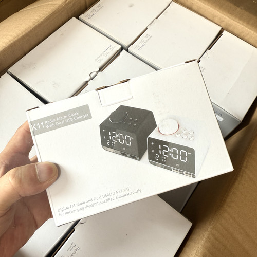 时钟蓝牙音响功能丰富外观粘手