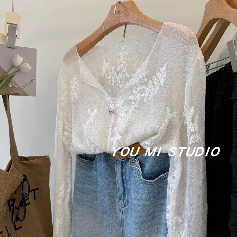 朦胧透视网纱小衫~法式浮雕刺绣钩花下摆开叉蕾丝衫女春夏防晒衫