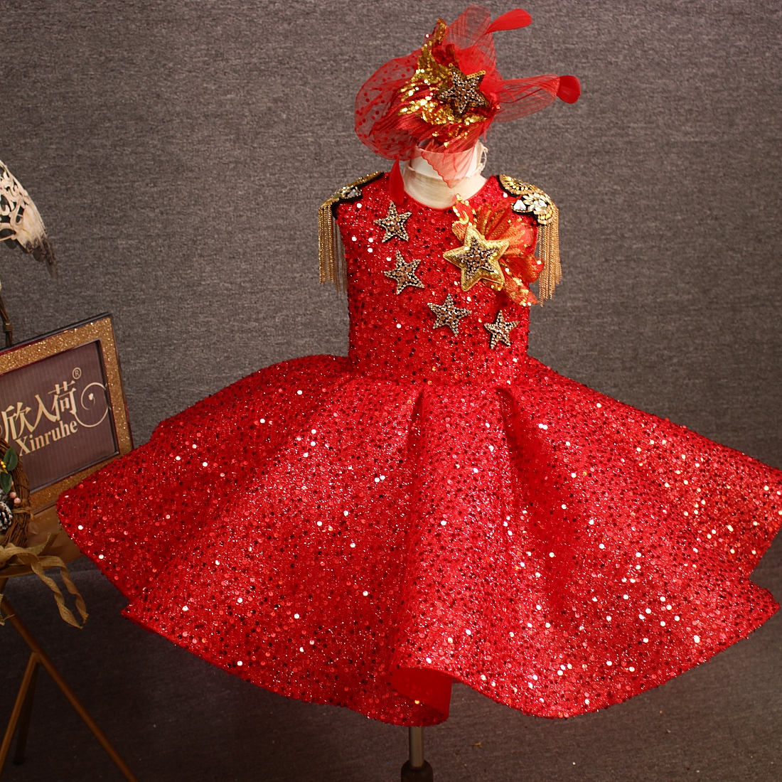 女童红色五角星短款礼服