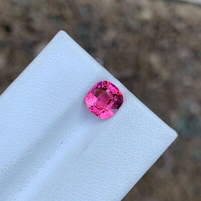 1.3克拉天然热粉色尖晶石戒面