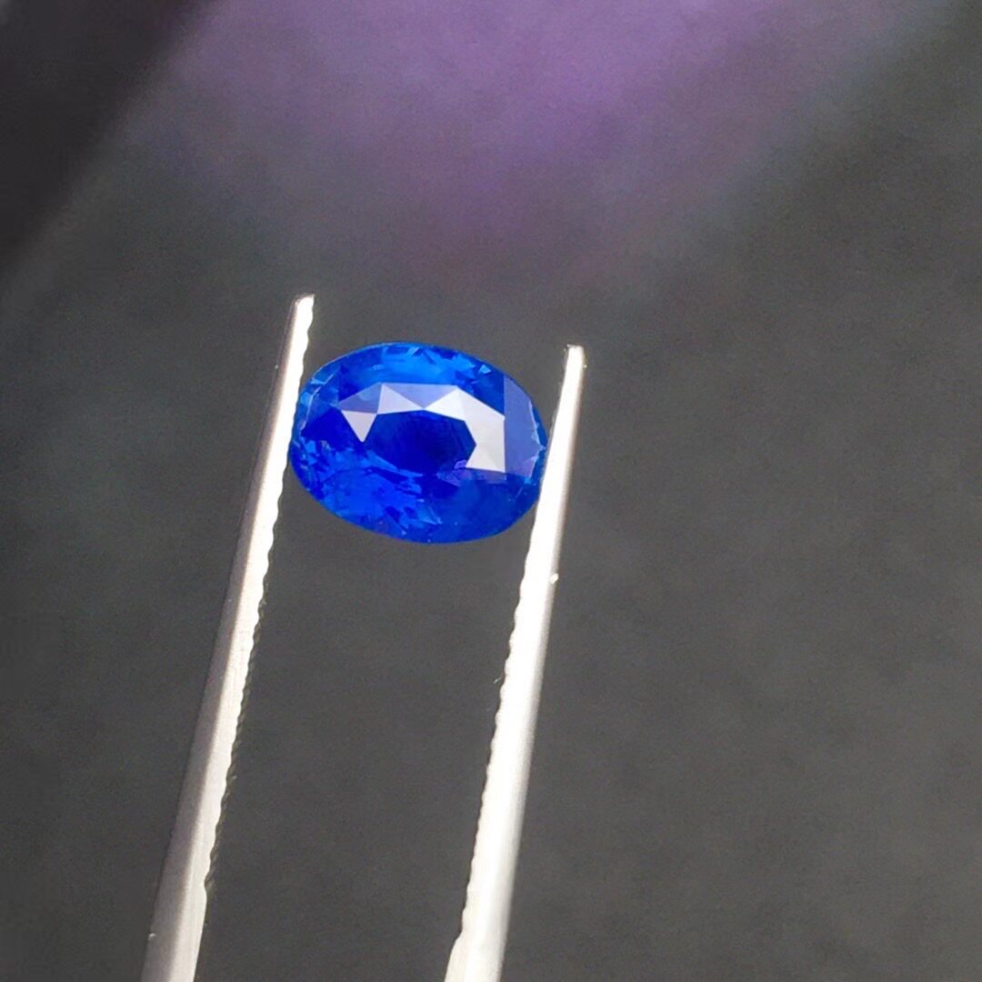 丝绒蓝2.02克拉天然蓝宝石无烧矢车菊色椭圆形吉尔德证书彩宝裸石