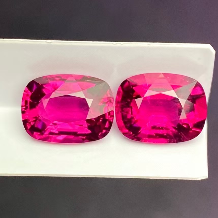 6.67克拉天然卢比莱碧玺耳钉裸石