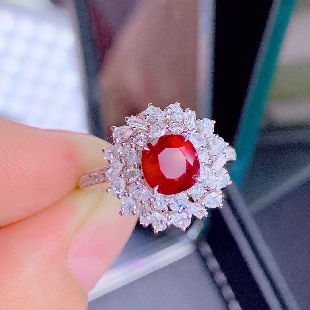 天然无烧鸽血红宝石戒指18K白金钻石女款主石1.83克拉AIGS认证