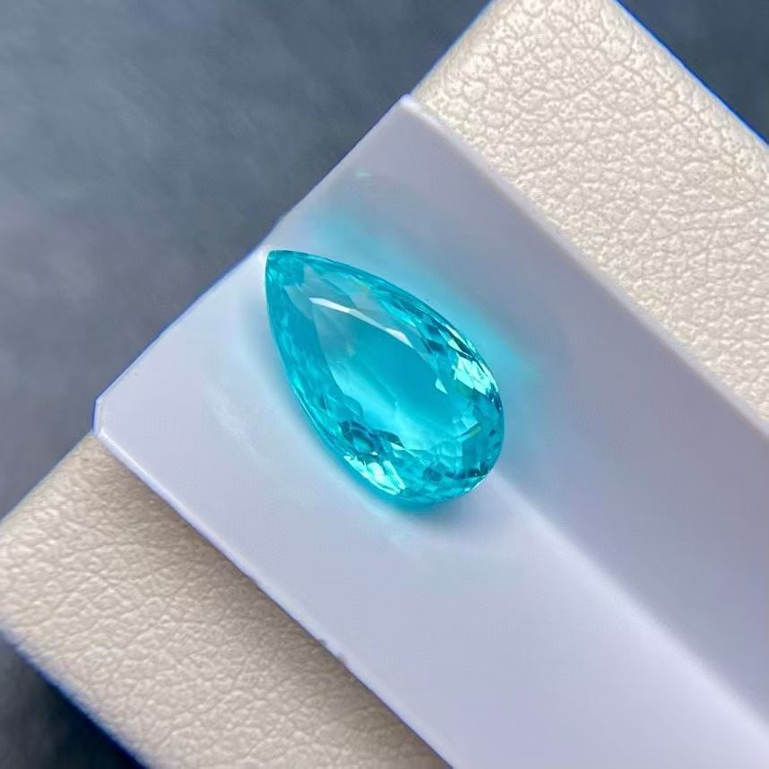 2.07克拉天然帕拉伊巴霓虹蓝碧玺