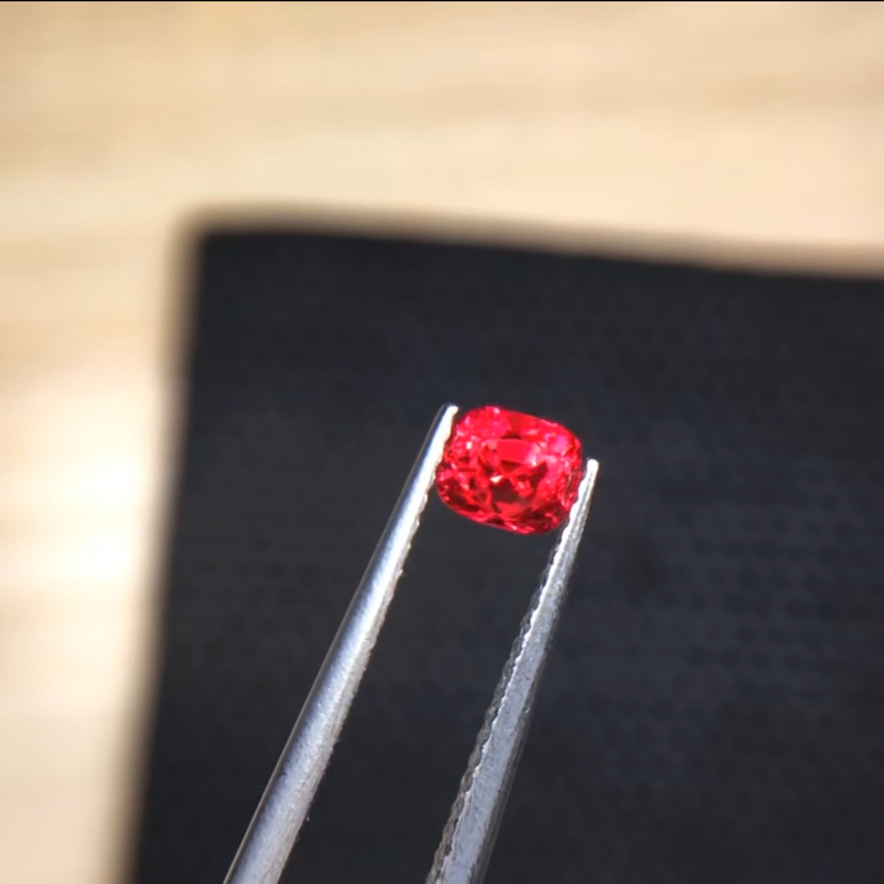 缅甸天然尖晶石戒面0.55克拉珠宝