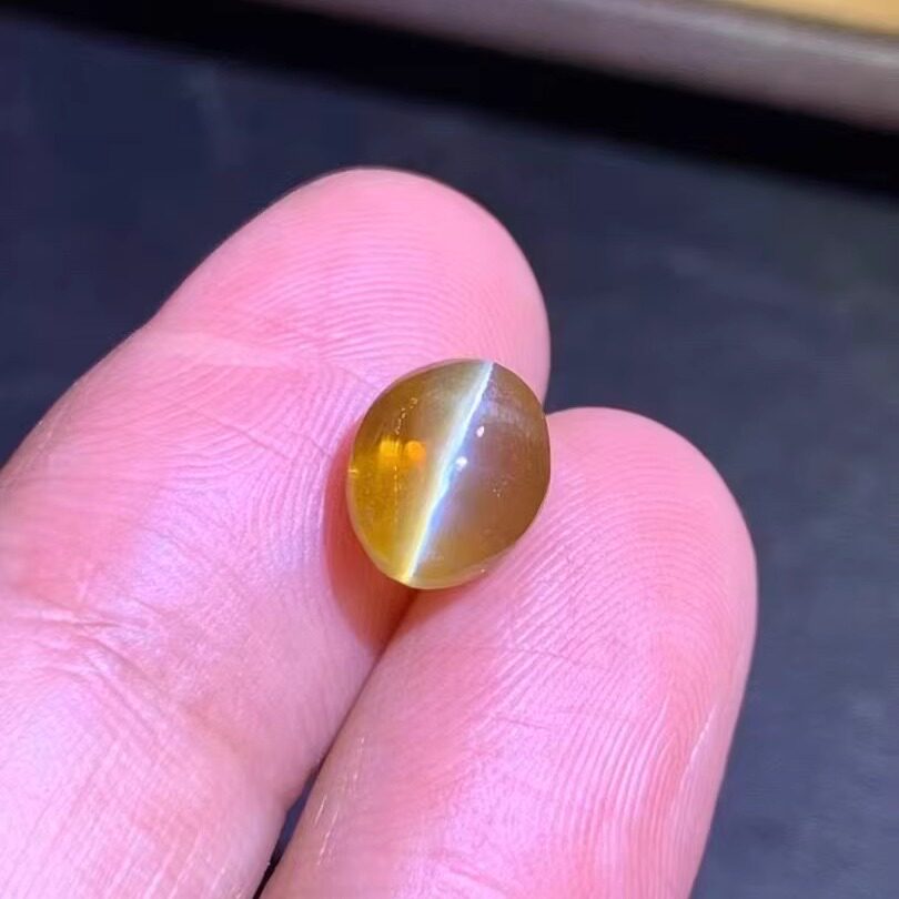 3.96克拉天然无烧金绿猫眼石戒面蜜糖色珠宝裸石晶体干净国际证书