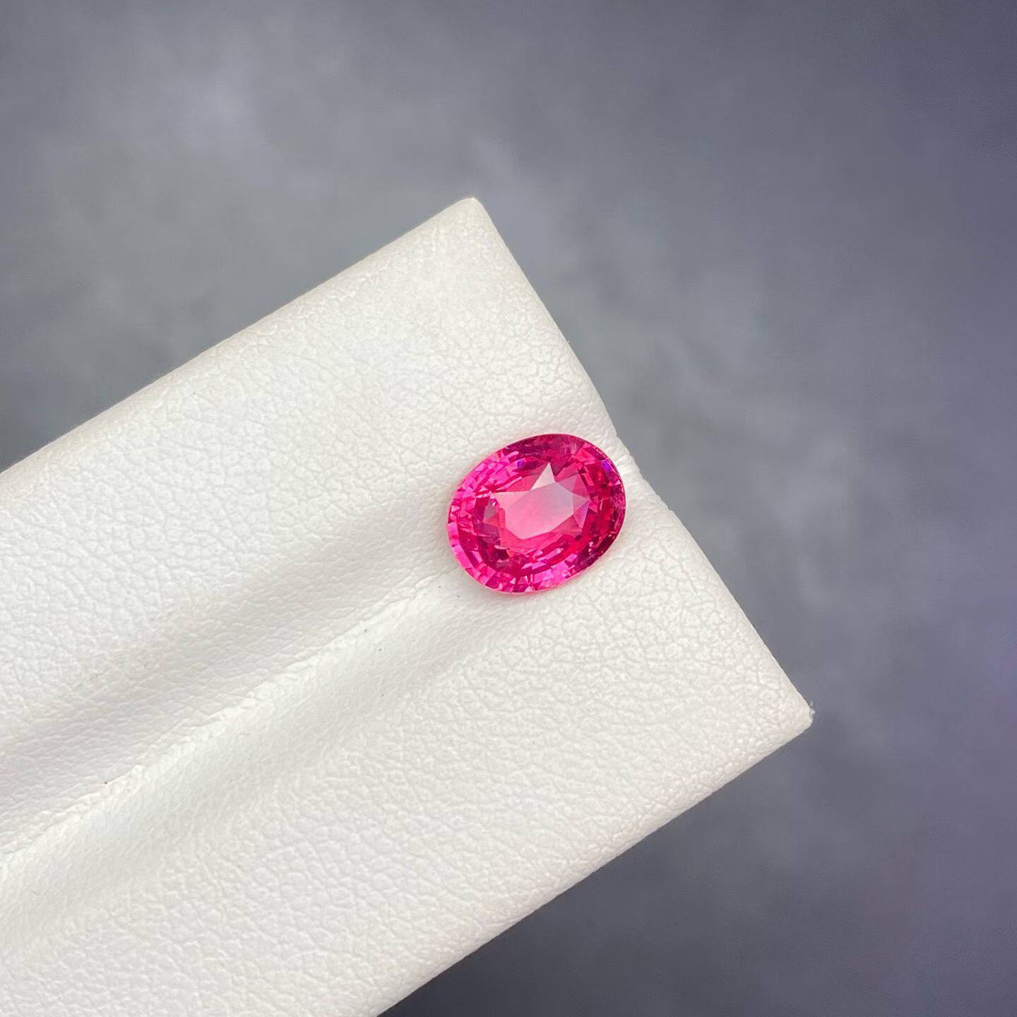 新货2.04克拉天然坦桑尼亚马亨盖尖晶石戒面VB高评级吉尔德证书