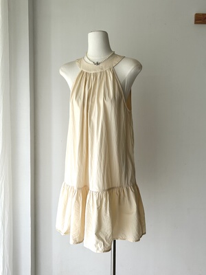 捡漏瑞典牌！甜美减龄薄款挂脖露肩连衣裙 小个子无袖A字短裙