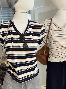 撞色条纹t恤女短袖夏正肩修身v领褶皱收腰短款体恤衫日常休闲上衣