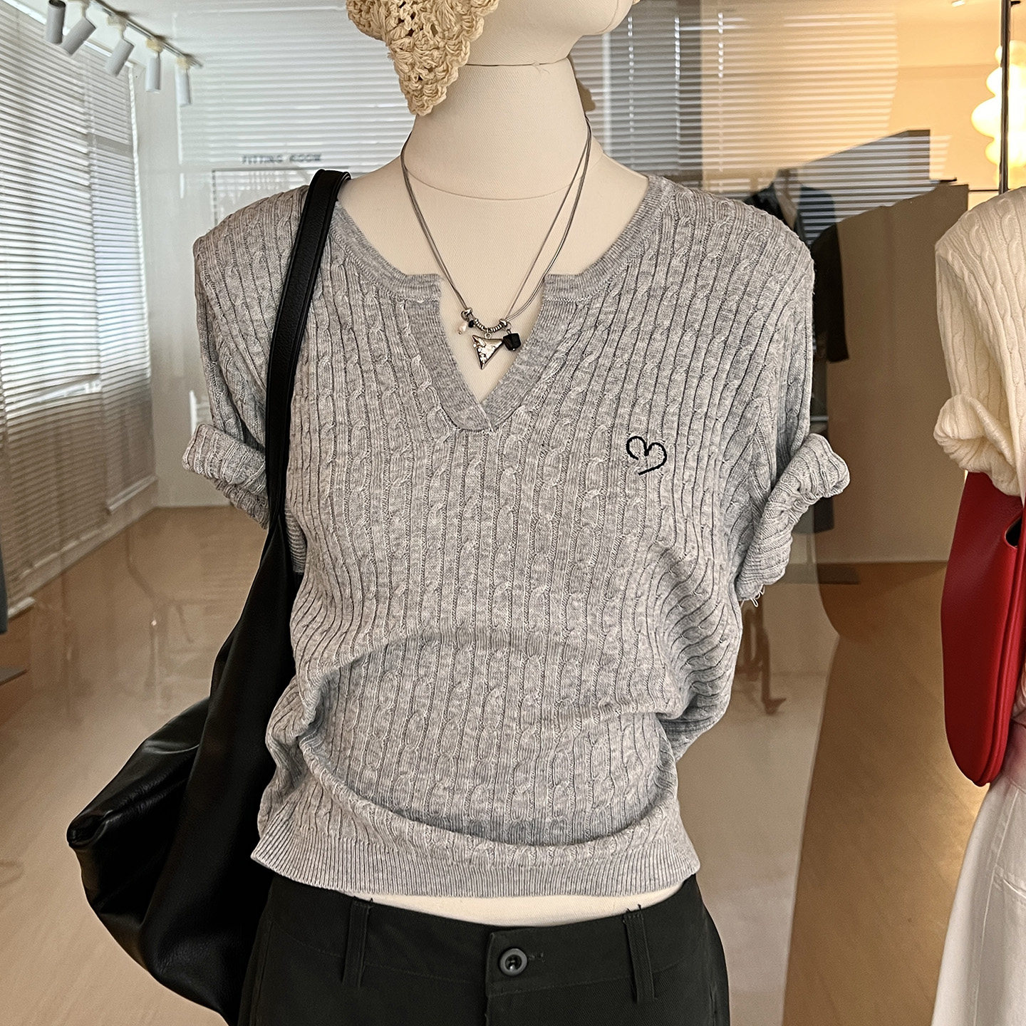 韩系麻花针织短袖女夏宽松显瘦v领 爱心刺绣2026新款软糯百搭上衣
