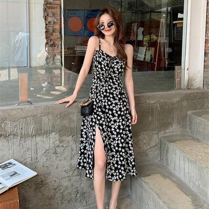 吊带连衣裙女2025夏季新款法式桔梗性感不规则显瘦复古雪纺碎花裙