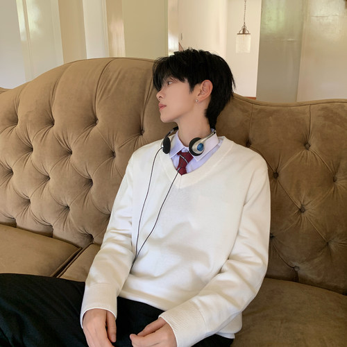 秋冬新款白色V领套头毛衣