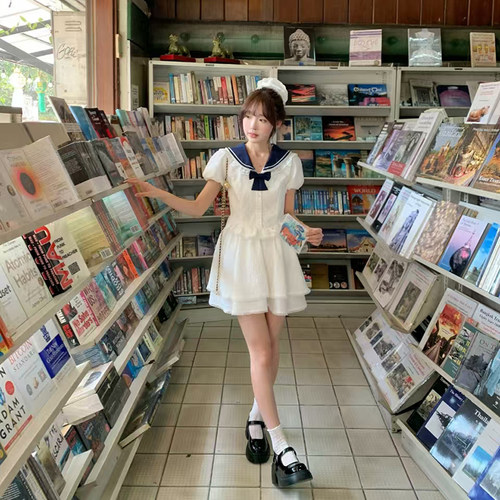 甜美风修身白色连衣裙女小个子