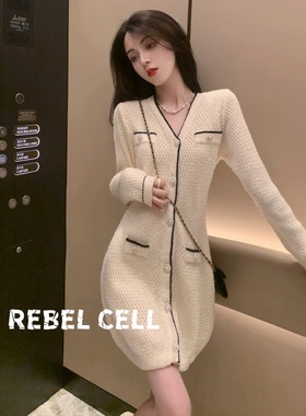 REBEL CELL轻奢名媛气质高级感白色针织裙秋冬新款单排扣连衣裙女