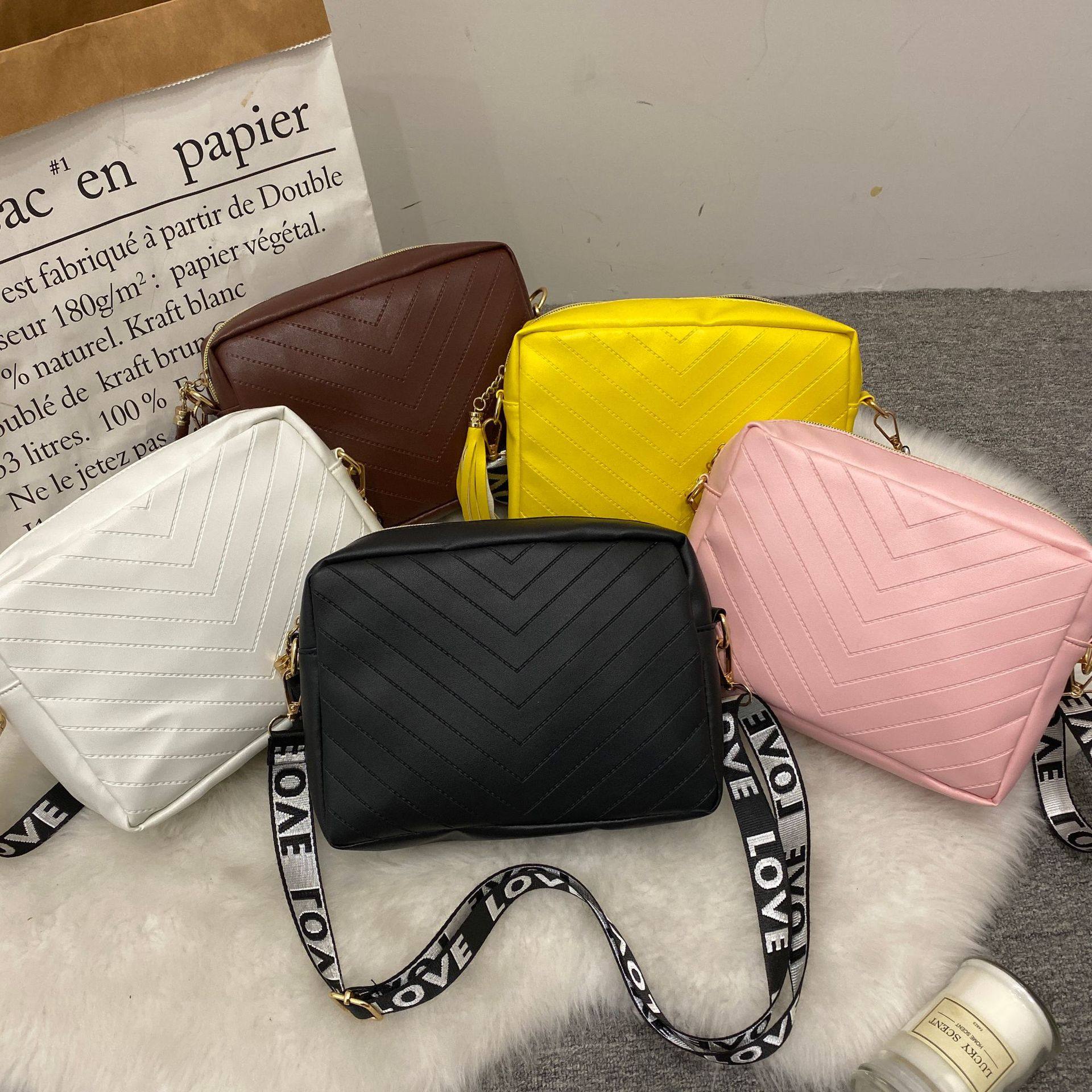 包包女小方包2022新款时尚绣线斜挎包女潮流链条单肩包一件代发,箱包皮具/热销女包/男包,通用款女包,淘宝优惠券,粉丝福利购,淘宝优惠卷