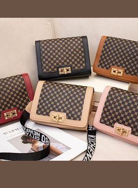 上新包包女2023新款ladies bags 潮流时尚老花印花锁扣斜挎小方包