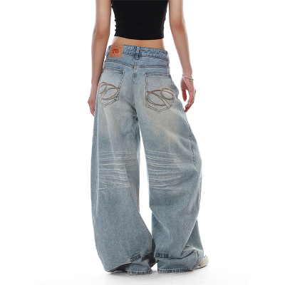 美式复古宽松水洗刺绣弯刀牛仔裤