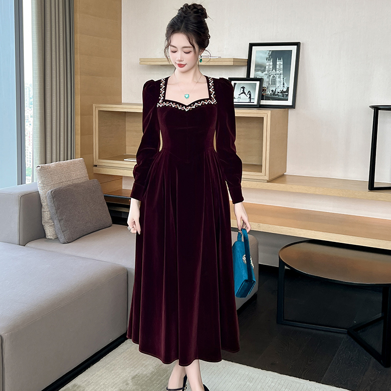 法式敬酒服宴会高级感晚礼服女装方领长袖正式场合气质丝绒连衣裙